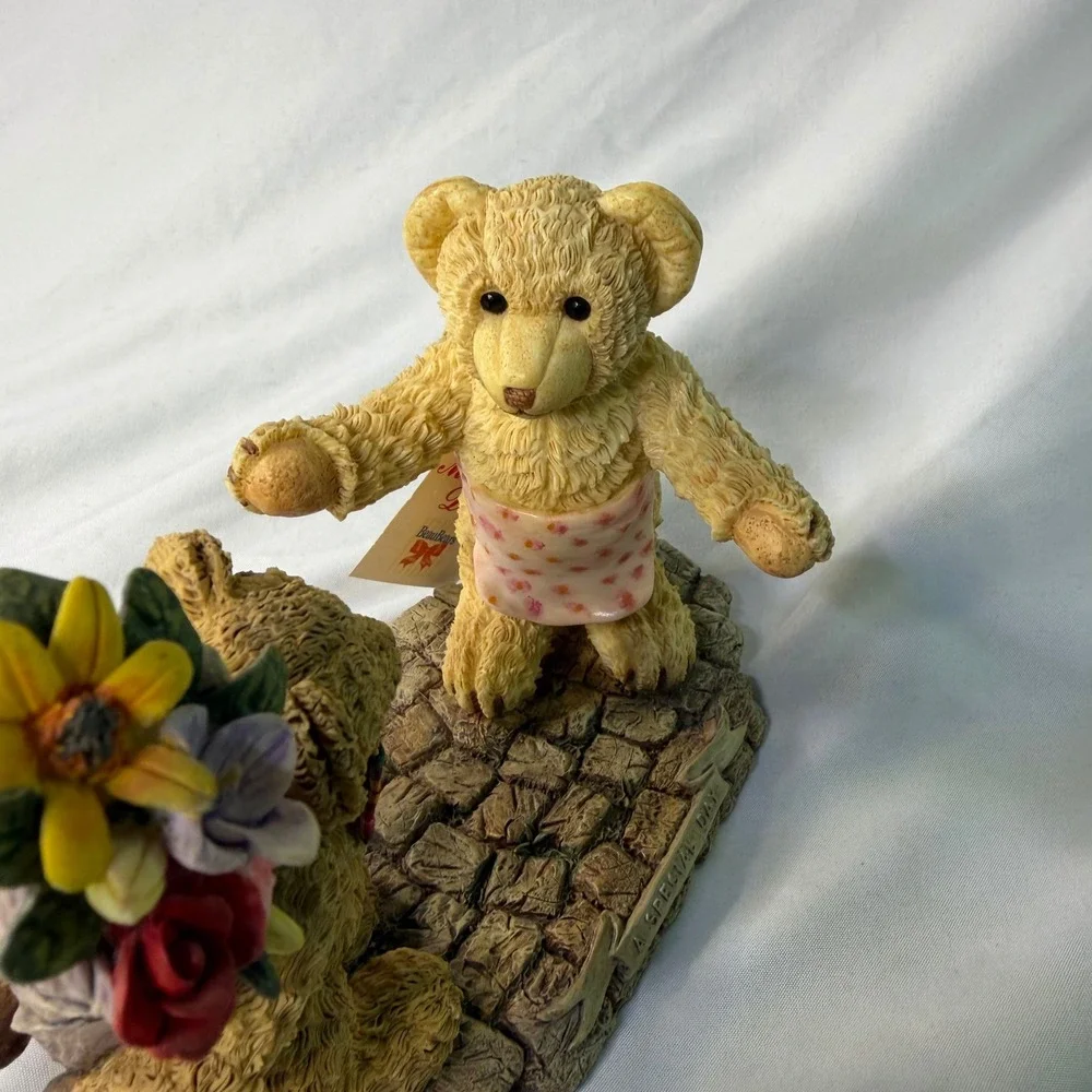 BeauBears A Special Day Teddy Bear Figurine Mothers Day Gift Flowers Resin Decor